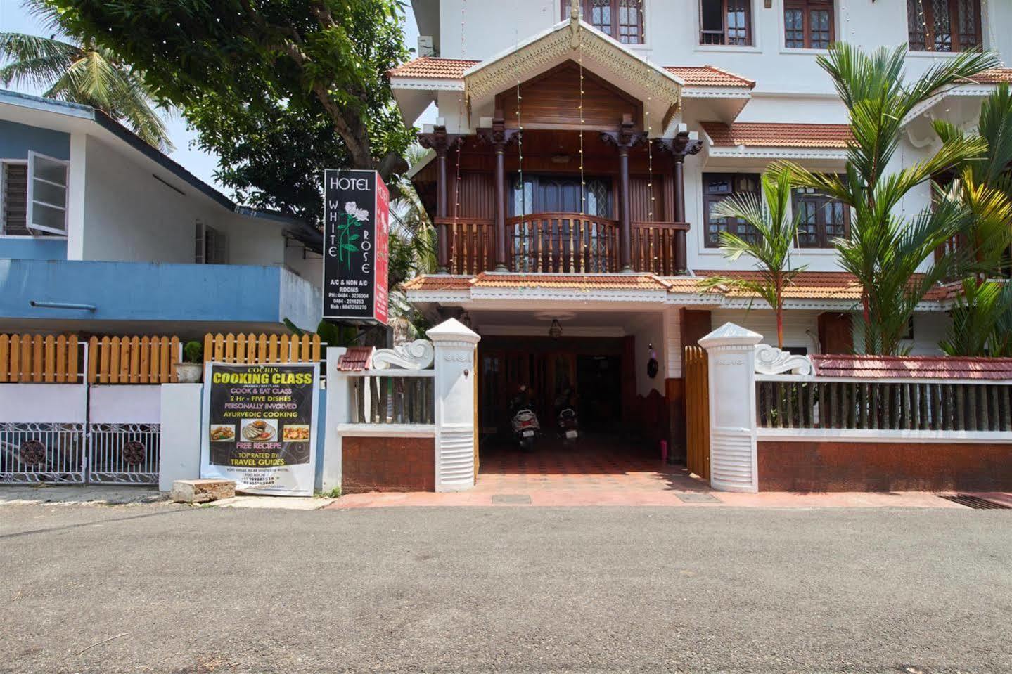 Hotel White Rose Kochi Luaran gambar